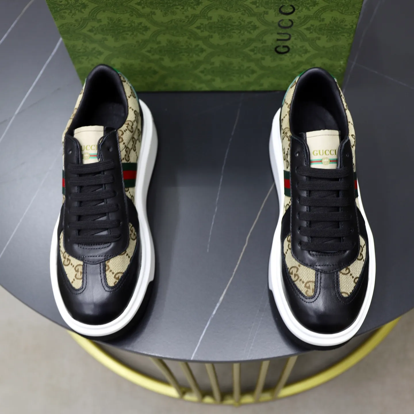 Ex-factory price: 462💰🙅‍♂️🙅‍♂️🙅‍♂️ Brand: GUCCI Standard code: 38-44 (45 customized) Grade: Same as the official website Material: Original material splicing Comfortable and breathable lining Lightweight and wear-resistant sports outsole Style category: Men's fashionable casual shoes Running sneakers Distinguished luxury brand elements Top luxury Color: actual picture color